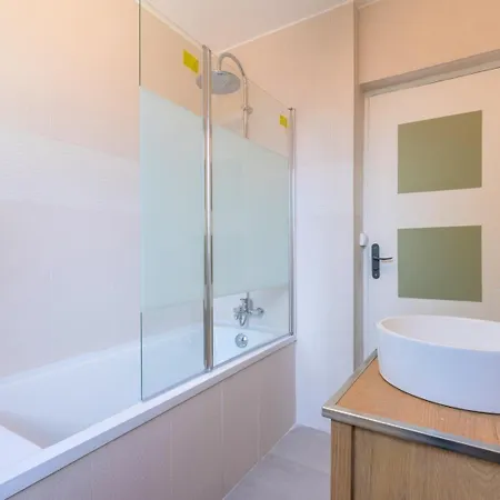 Casa de hóspedes 3 Bedroom House With Garden Near Lille + Garage Lambersart